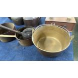 Mixed Lot: Various brass, copper and iron pans (5)