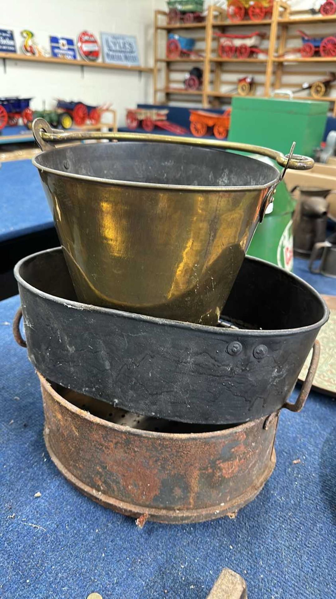 Mixed Lot: Small brass bucket together with an iron steamer pan and a sieve (3)