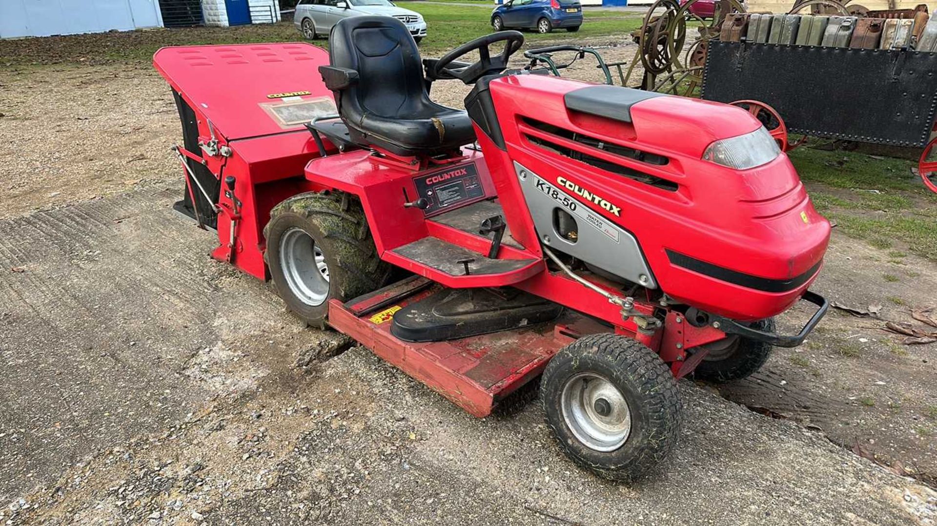 Countax K18-50 Garden Tractor / ride-on Mower, complete with collection box - Image 3 of 10