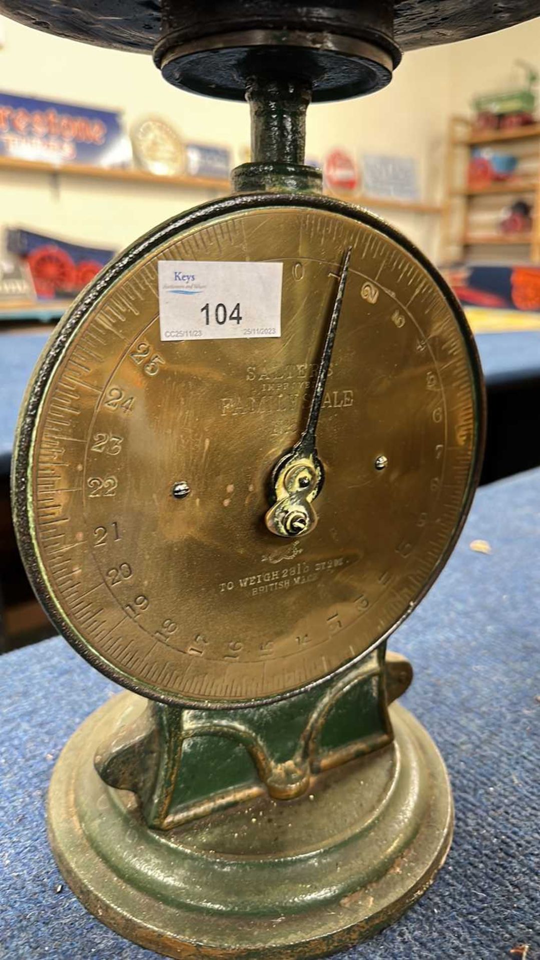 A vintage brass faced Salters family scales, model number 50 - Bild 3 aus 3