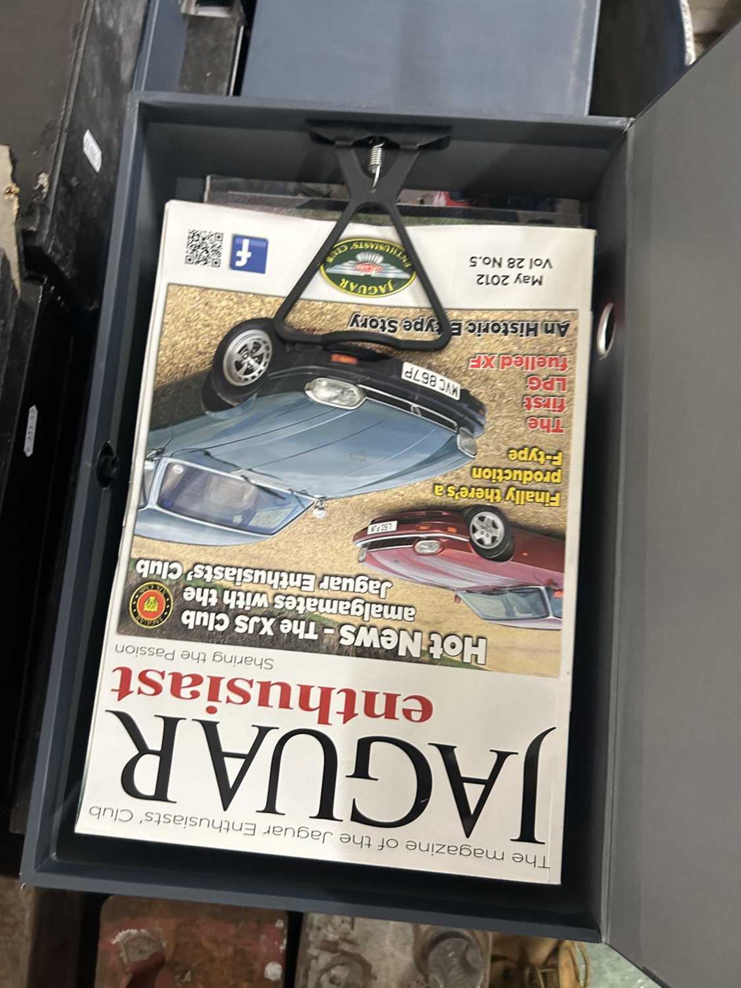 Large quantity of Jaguar Enthusiast magazines - Image 3 of 3