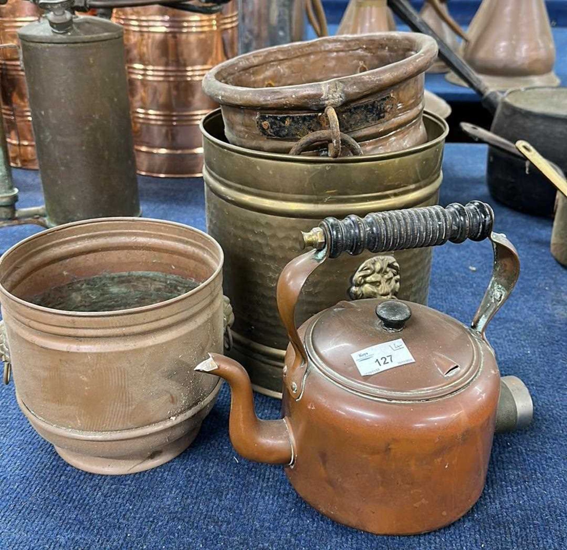 Mixed Lot: Vintage electric copper kettle together with three various copper and brass jardinieres - Image 5 of 5