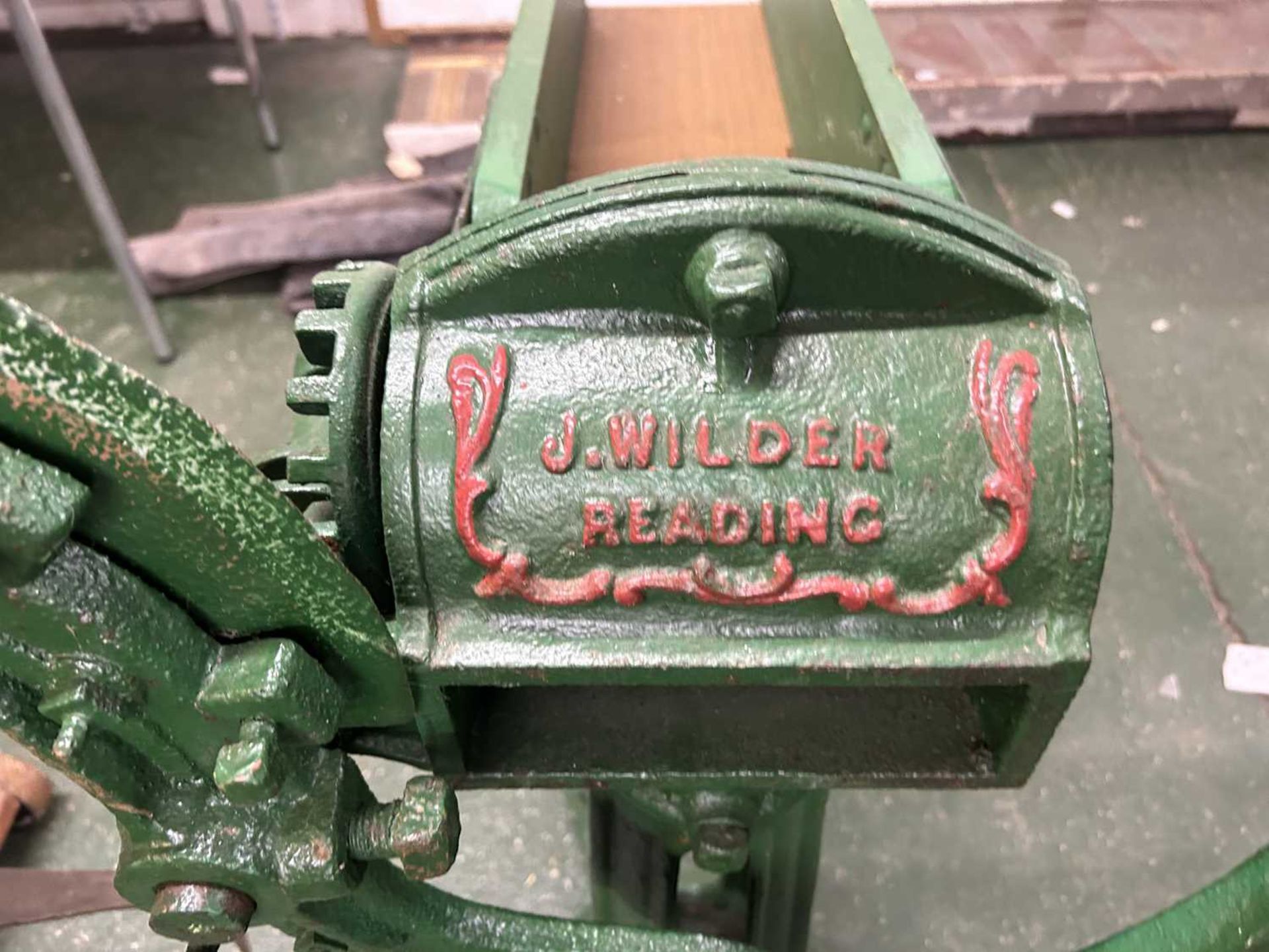 J Wilder, Reading, iron framed chaff cutter - Bild 3 aus 3