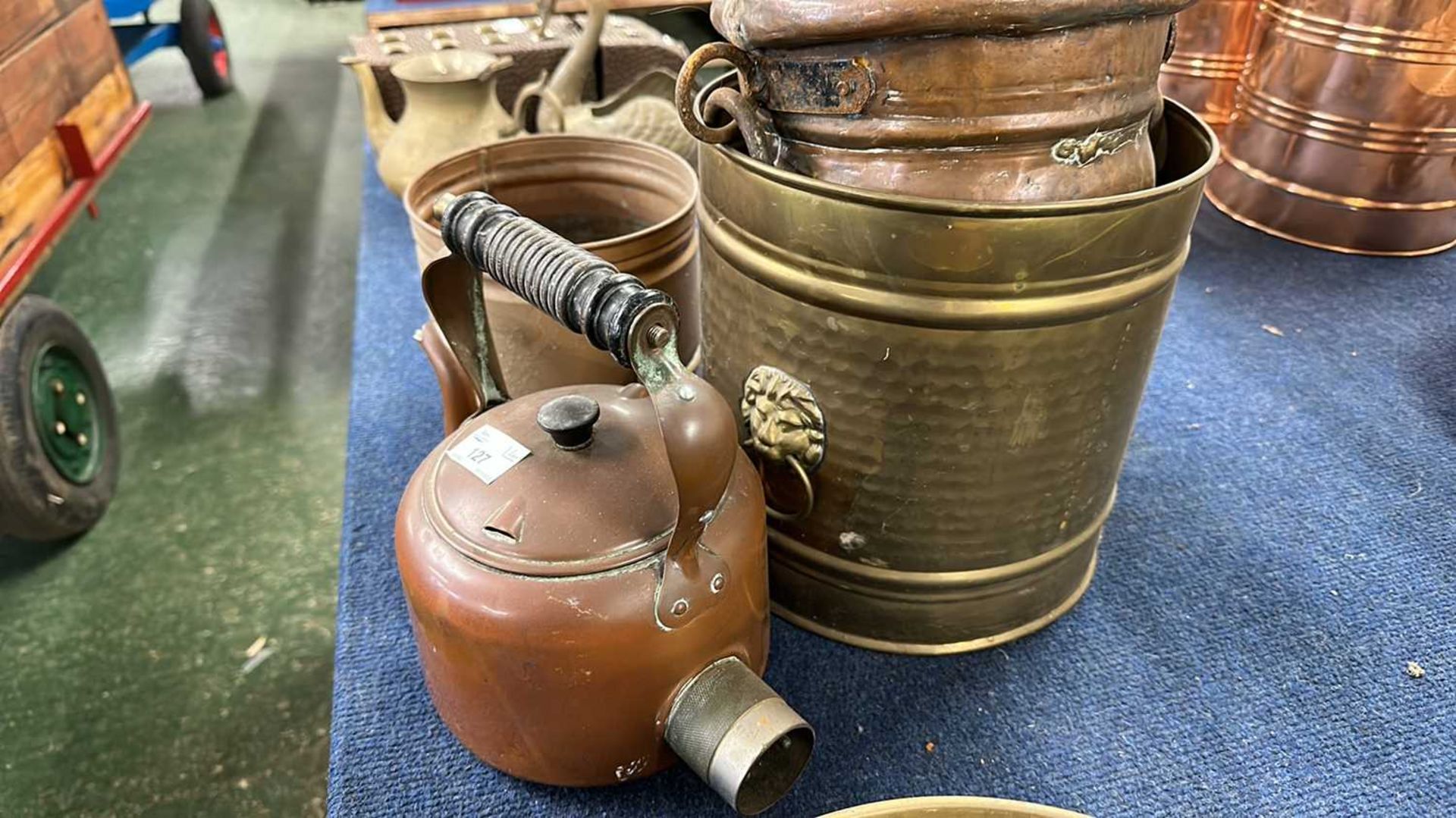 Mixed Lot: Vintage electric copper kettle together with three various copper and brass jardinieres - Image 3 of 5