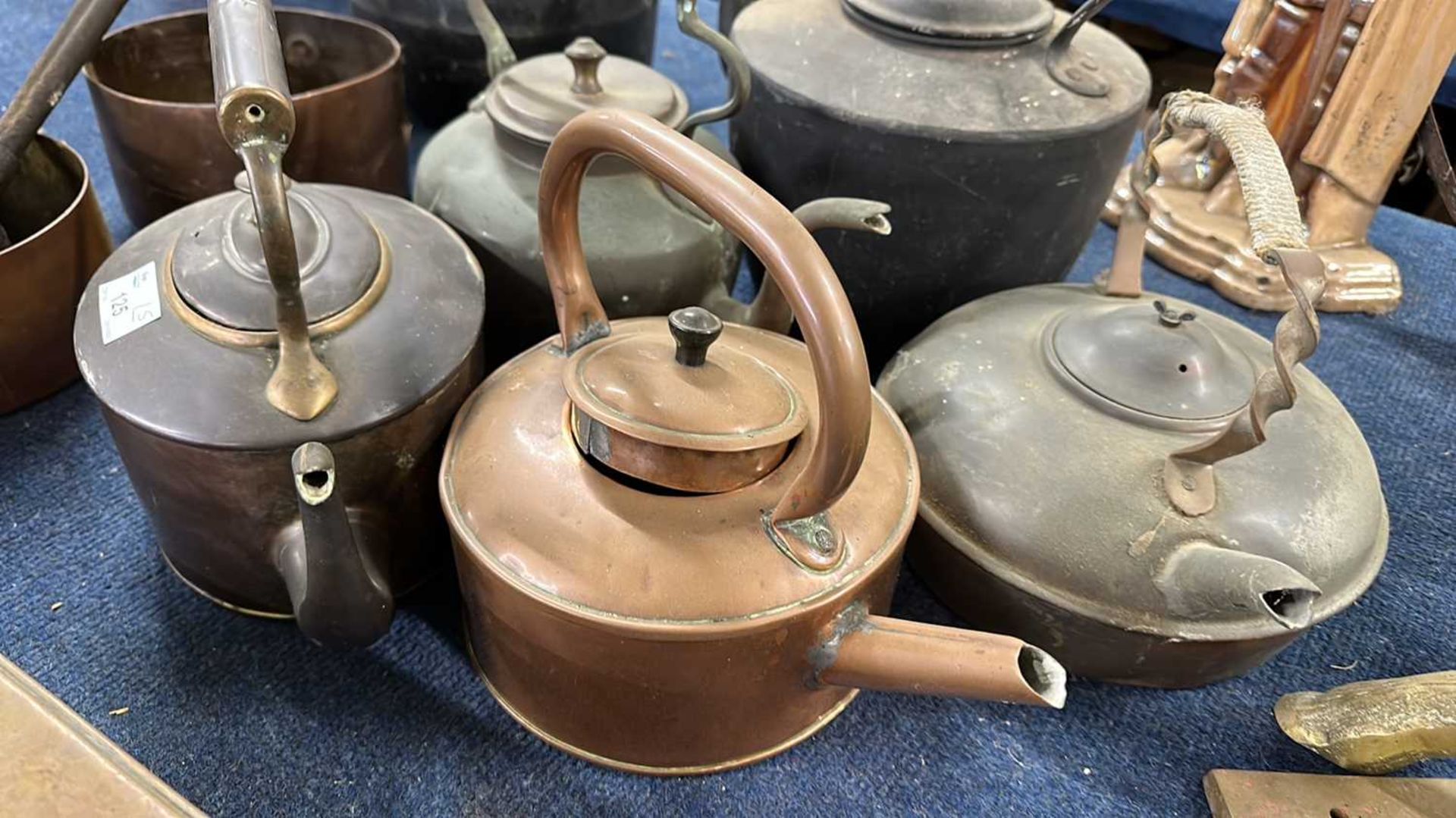 Mixed Lot: Copper and iron kettles (5) - Bild 2 aus 3