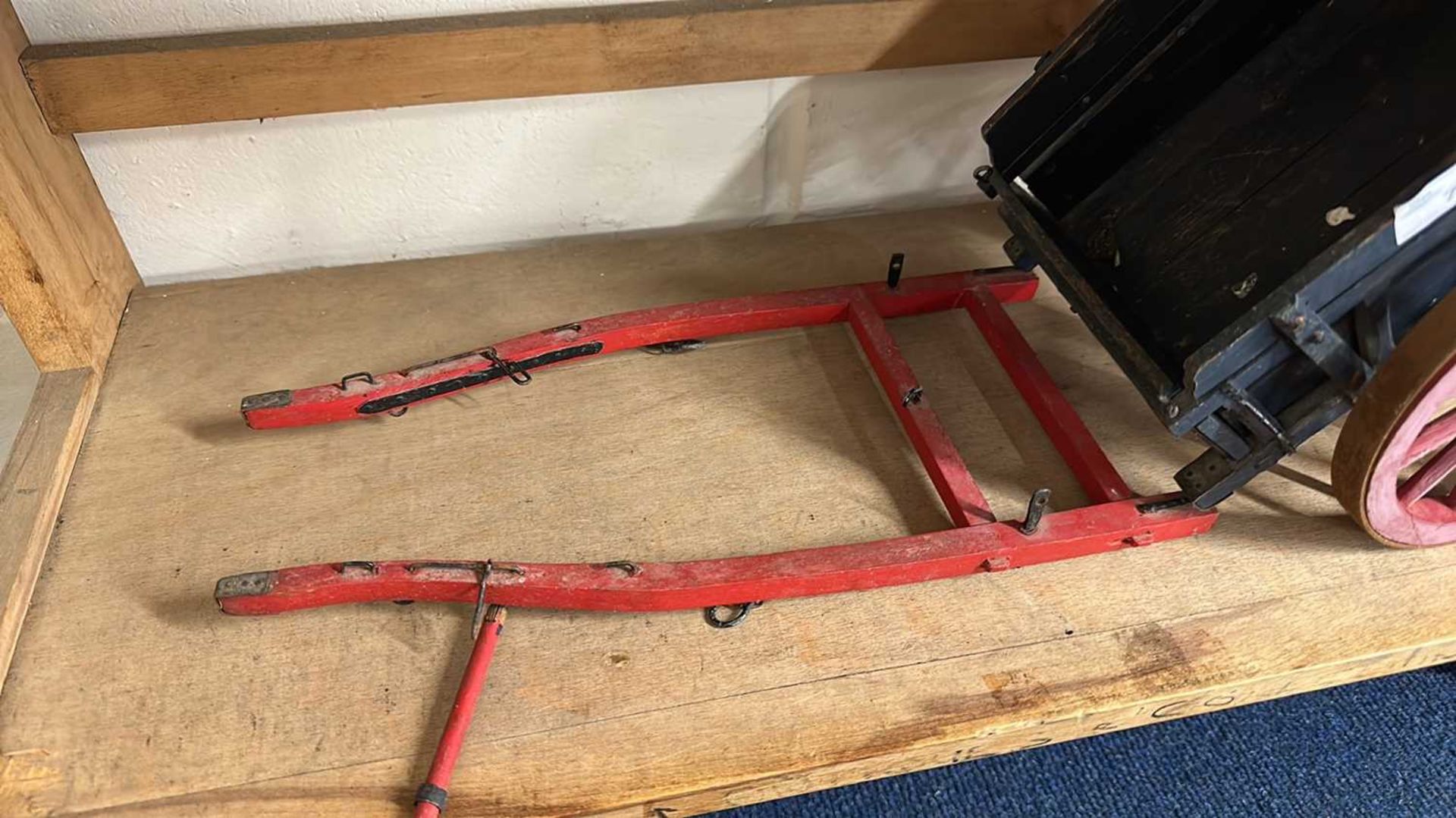 A scratch built model of a single axle cart painted in red and blue, approx 50cm long - Image 3 of 7
