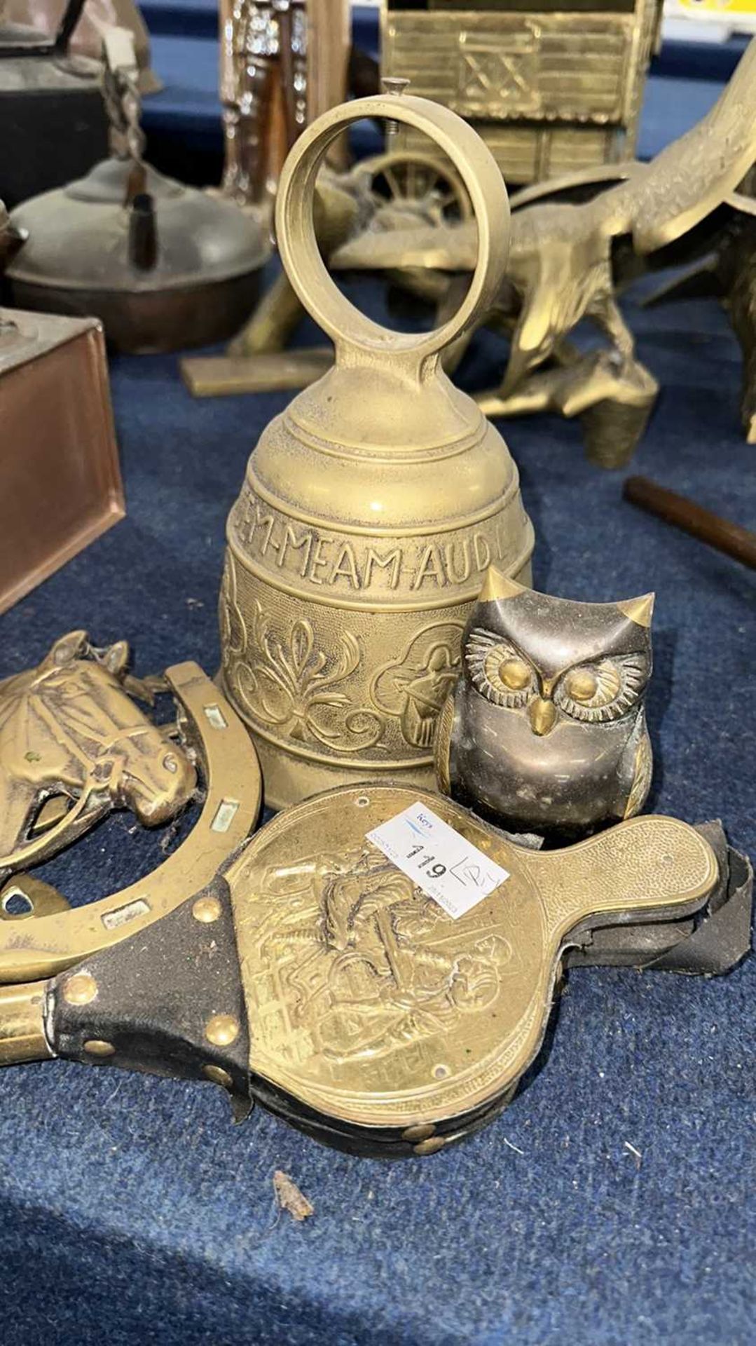 Mixed Lot: Brass bell, miniature brass mounted bellows, a horseshoe door knocker and other items - Image 2 of 4