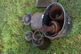 Mixed Lot: Various iron weights, machinery parts etc