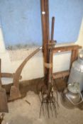 Mixed Lot: various hay forks and others