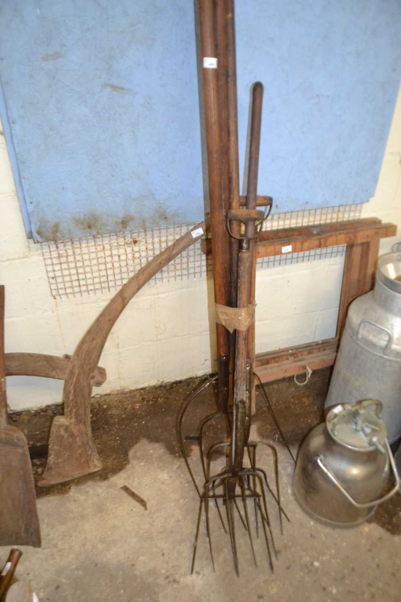 Mixed Lot: various hay forks and others