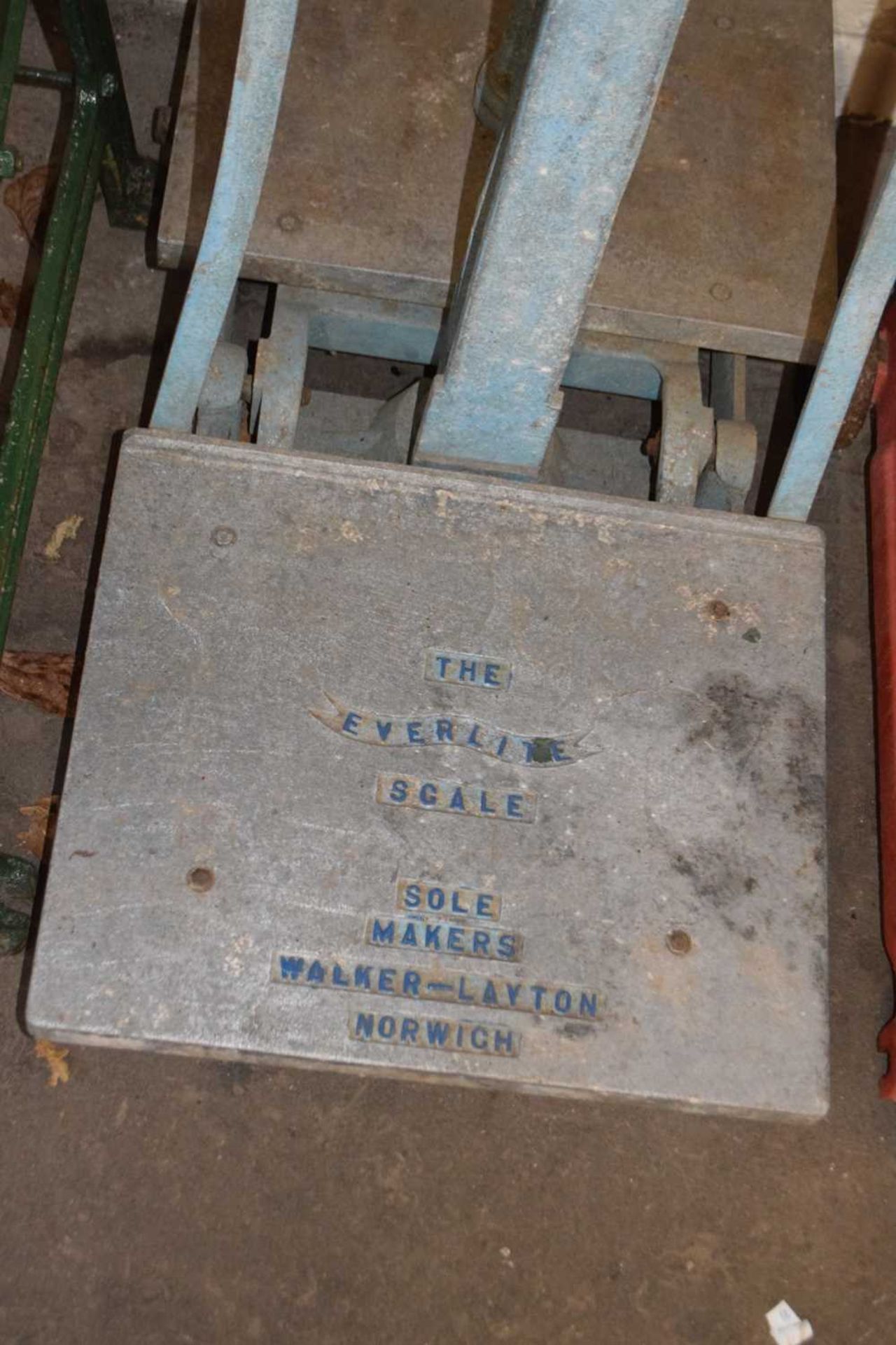 Vintage sack scales marked 'The Everlite Scale, Sole makers Walker-Leyton, Norwich' - Image 2 of 2