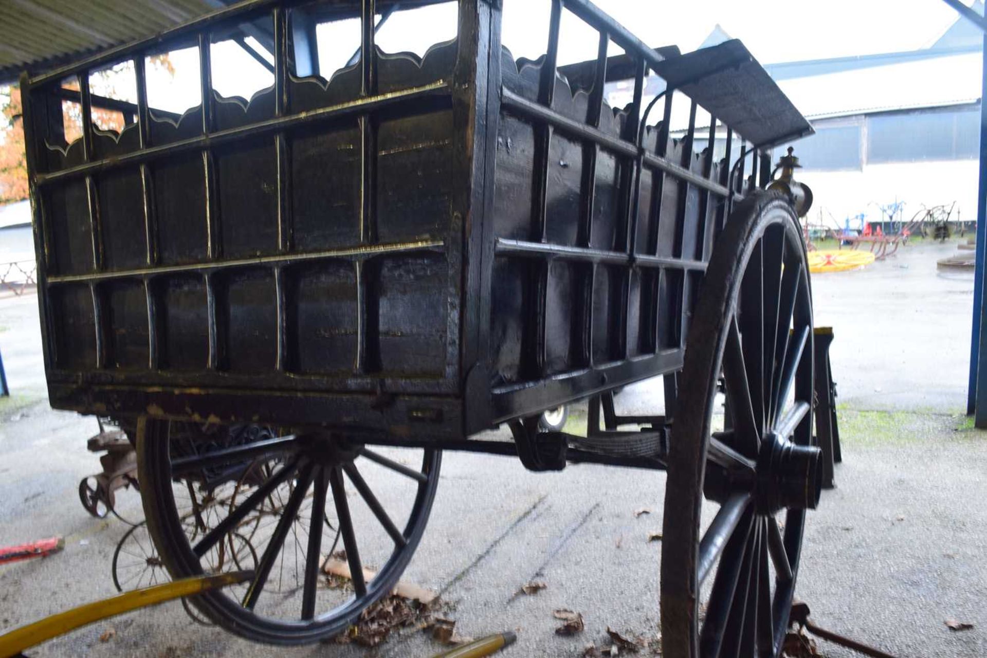 Single axle carriage with upholstered bench to centre and fitte with brass lamps - Image 3 of 3