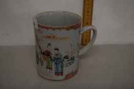 Chinese export tankard decorated with figures (cracks to body)