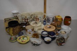 Mixed Lot: A range of various royalty ceramics, assorted ornaments, trinket boxes etc