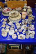Large Mixed Lot: Various collectors plates, miniature jugs and other items