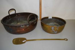 Mixed Lot: Two copper bowls and a small copper skimmel
