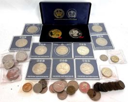 Mixed lot: cased sets gold and silver jubilee limited edition, 2 coin set ( gold / silver plated)