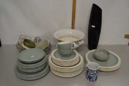 Mixed Lot: Wedgwood dinner wares, jardiniere and other assorted items