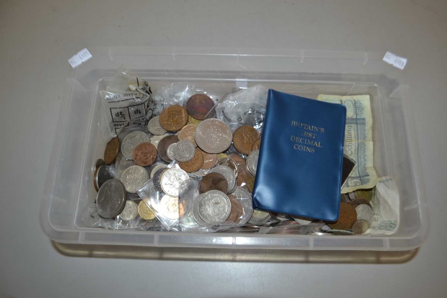 Large box of various mixed world coinage, circulated condition