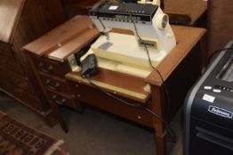 A Singer Futura 2000 sewing machine/work desk