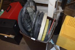 Quantity of tennis rackets