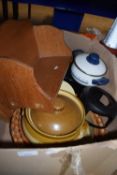 Large box of assorted kitchen wares