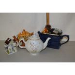 Mixed Lot: Various novelty teapots and other items