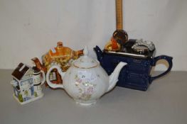 Mixed Lot: Various novelty teapots and other items