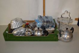 Mixed Lot: Various assorted tea wares, cake stand, jelly mould etc