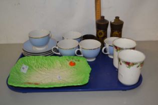 Tray of mixed items to include Beswick leaf formed dishes, modern Doulton tea cups and saucers,