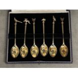 A set of Sterling silver 6 teaspoons with hunting country pursuit finials, ih fitted box, stamped to