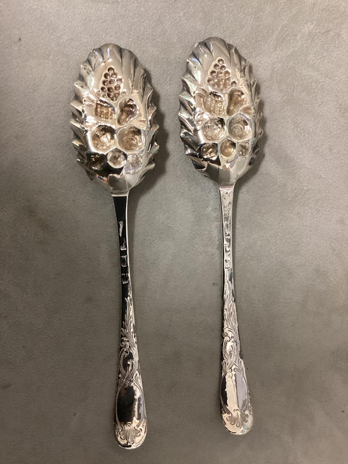 A Pair of boxed Sterling silver spoons by Hester Bateman, London 1750, 120g - Image 2 of 2