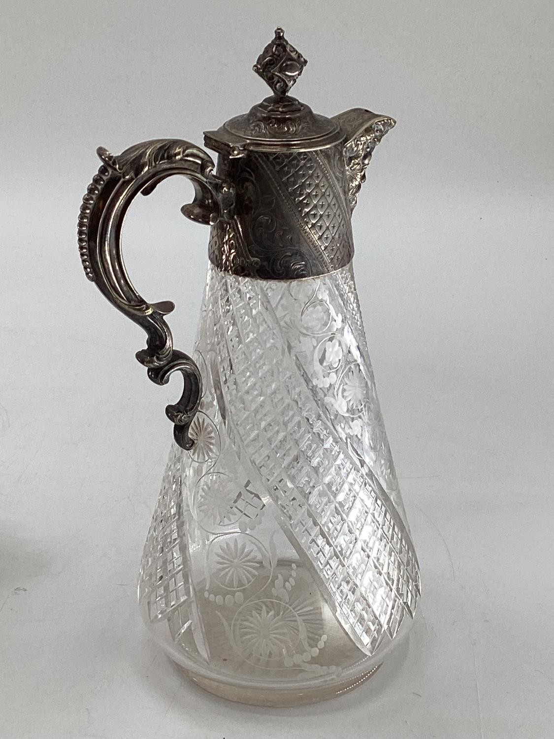 Quantity of silver plate to include toast rack, ice bucket, gong, etc - Image 11 of 13