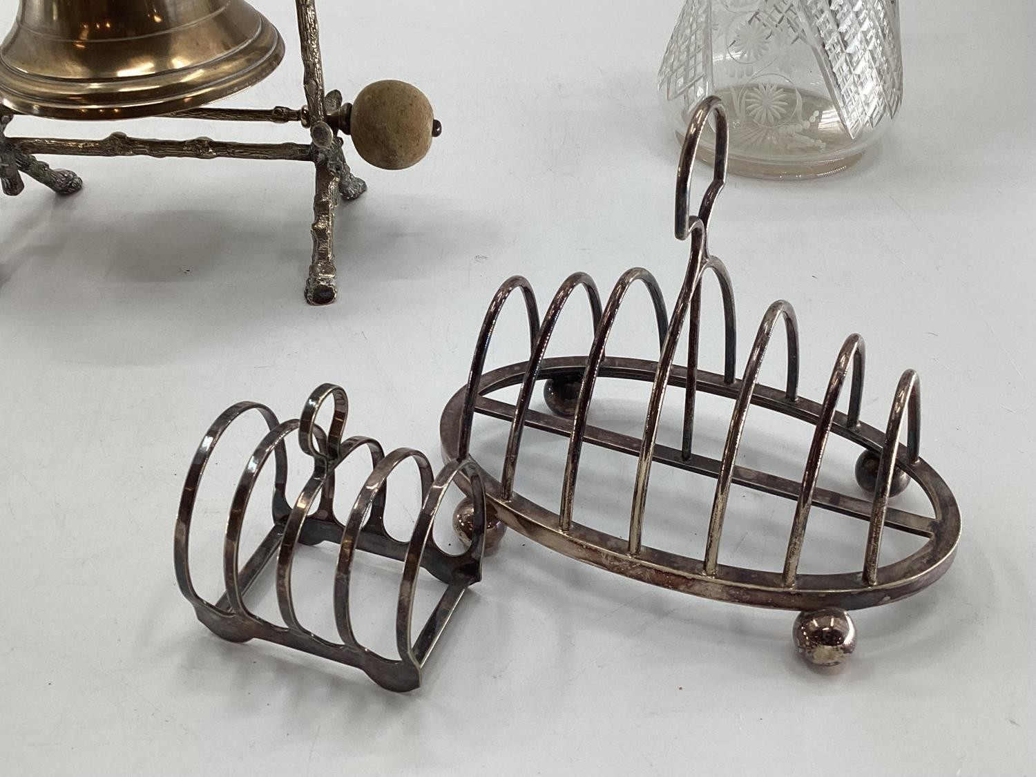 Quantity of silver plate to include toast rack, ice bucket, gong, etc - Image 8 of 13