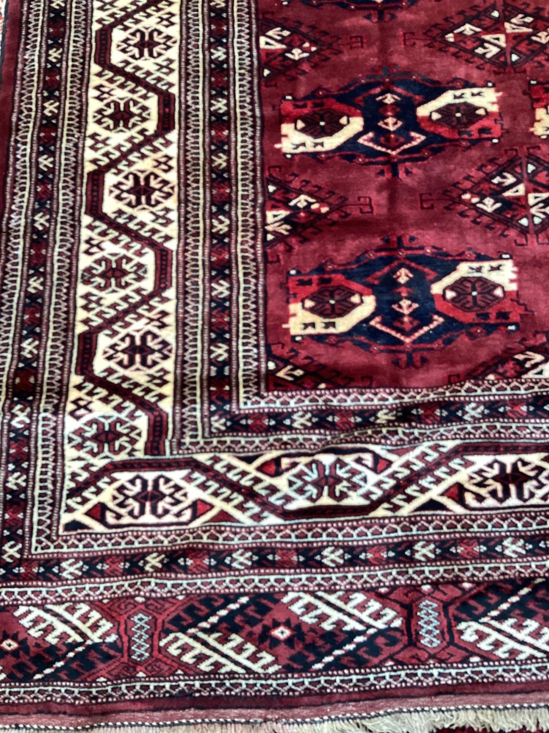 Fine Tekke carpet , Circa. 1940, Size. 3.92 x 2.65 metres - Image 2 of 2