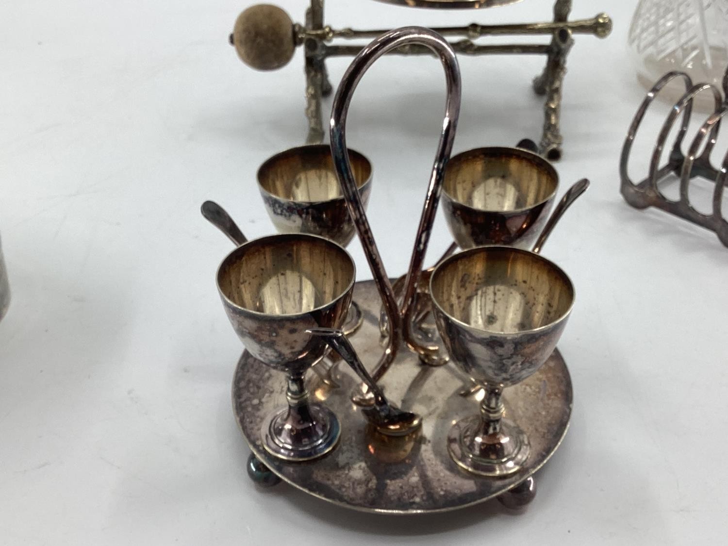Quantity of silver plate to include toast rack, ice bucket, gong, etc - Image 5 of 13