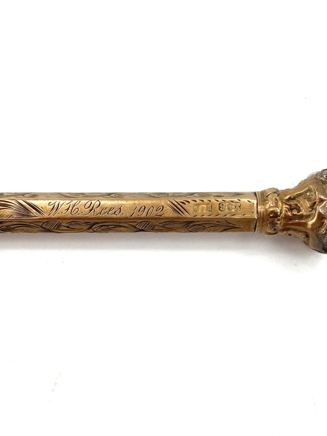 A 9ct gold propelling pencil with chased decoration, 12.3g - Image 4 of 5