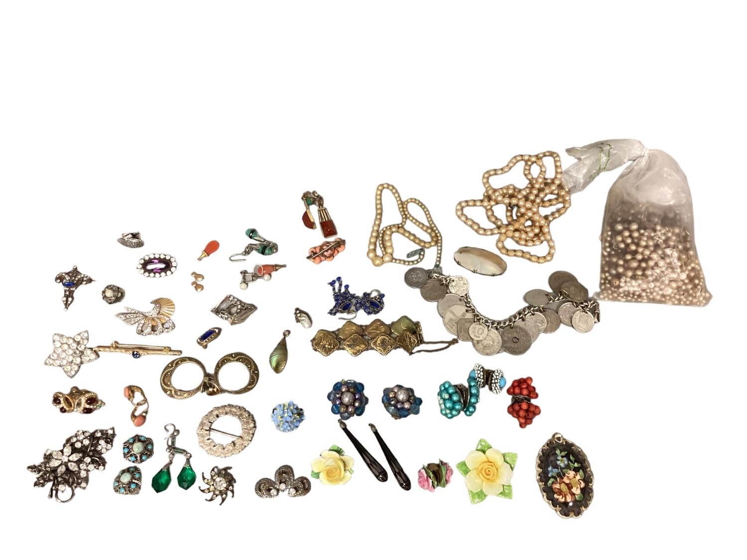 A collection of Sterling silver items and a small collection of C20th costume jewellery