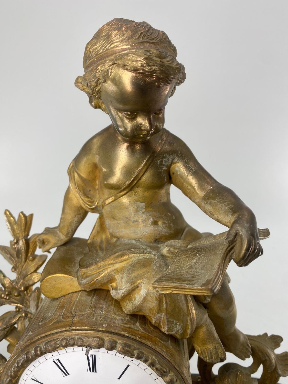 French gilt mantle clock, surmounted by Cherbub figure reading a book, in a glass dome - Image 4 of 5