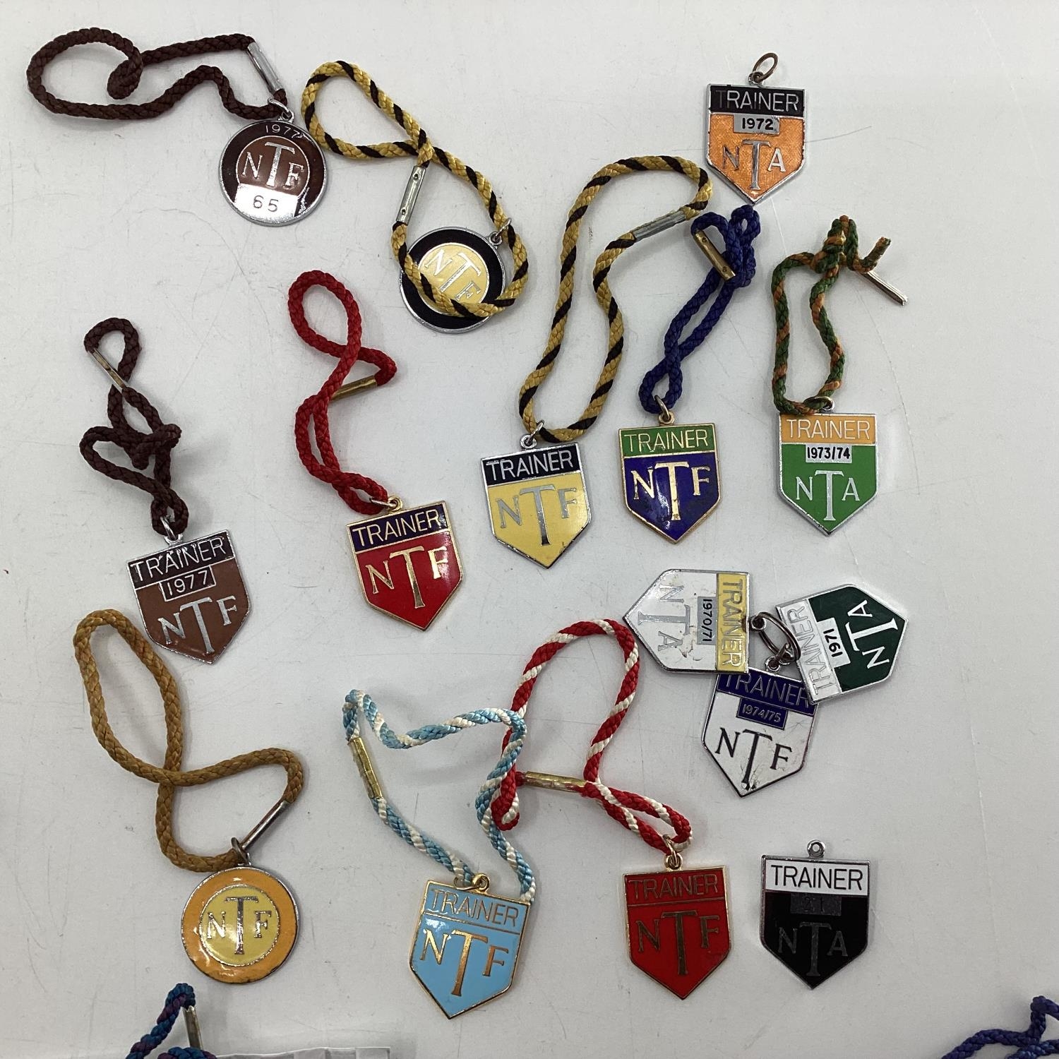 Collection of approx. 113 horse racing badges, Newbury 1961-79 (pendants and pins), Epsom 1965-71, - Image 7 of 8