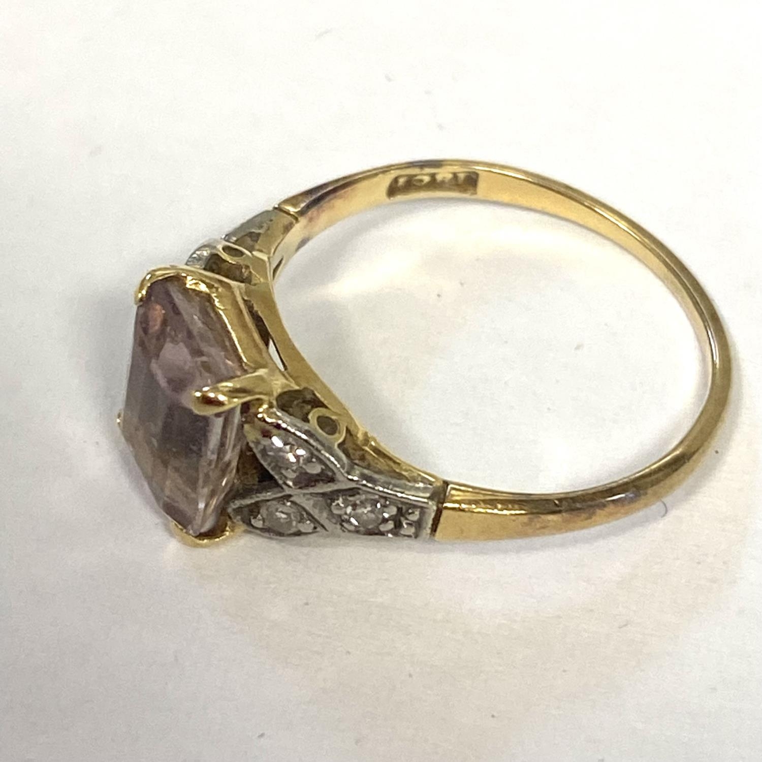 An 18ct gold, rose quartz set ring, with diamond set shoulders, size I - Image 3 of 6