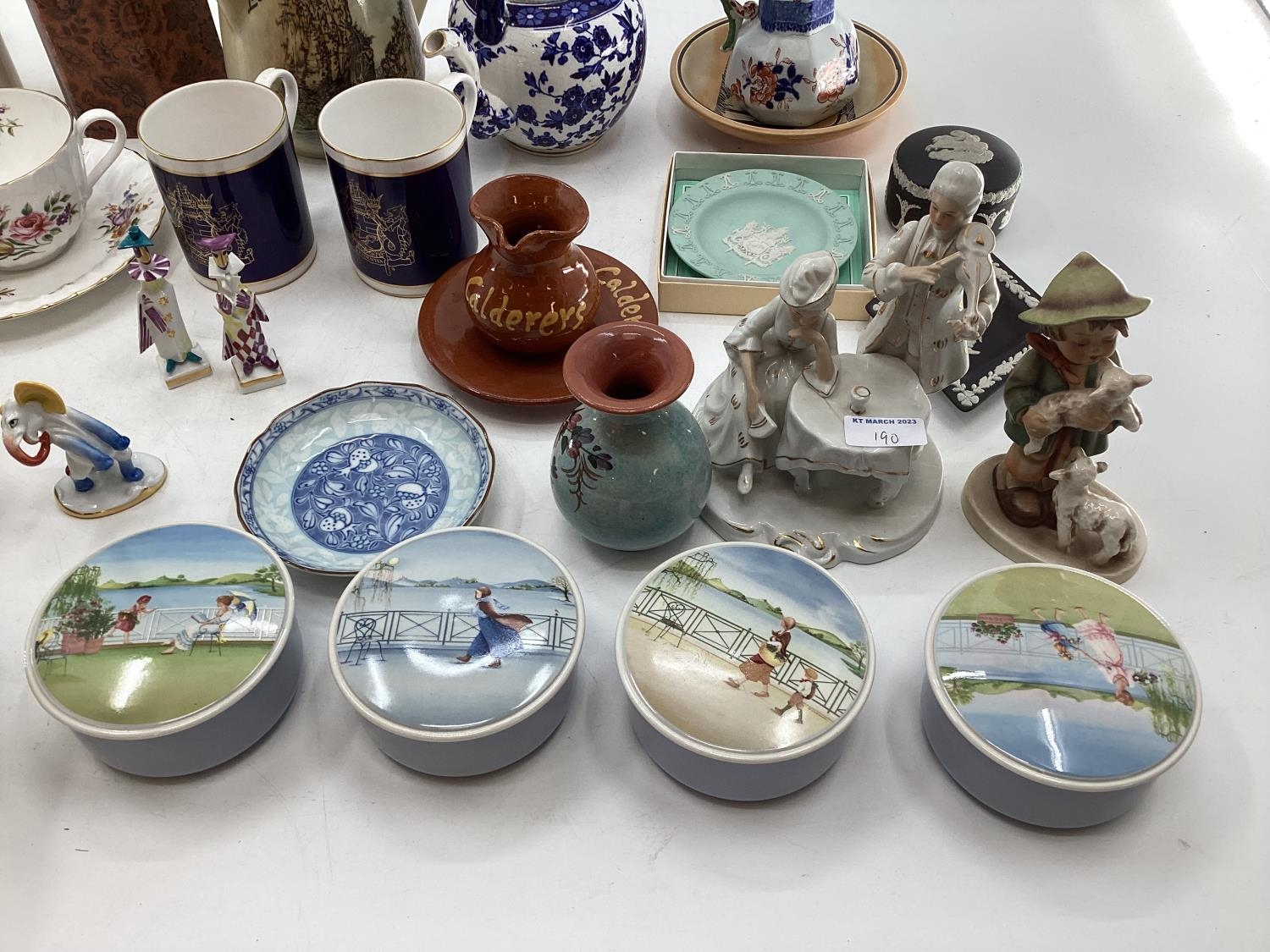 A collection of C20th British and European ceramics, items to include Royal Worcester, Torquay ware, - Image 3 of 32