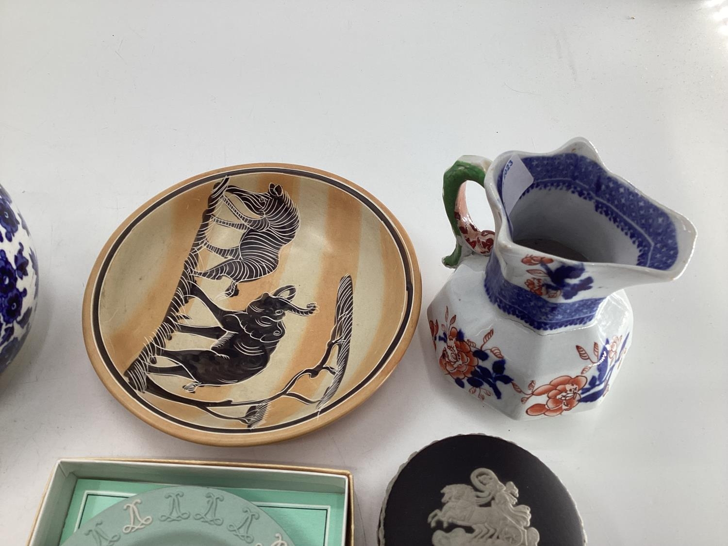 A collection of C20th British and European ceramics, items to include Royal Worcester, Torquay ware, - Image 7 of 32