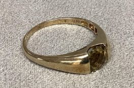 A 9ct gold yellow/green quartz set ring central chekerboard cut quartz, size U