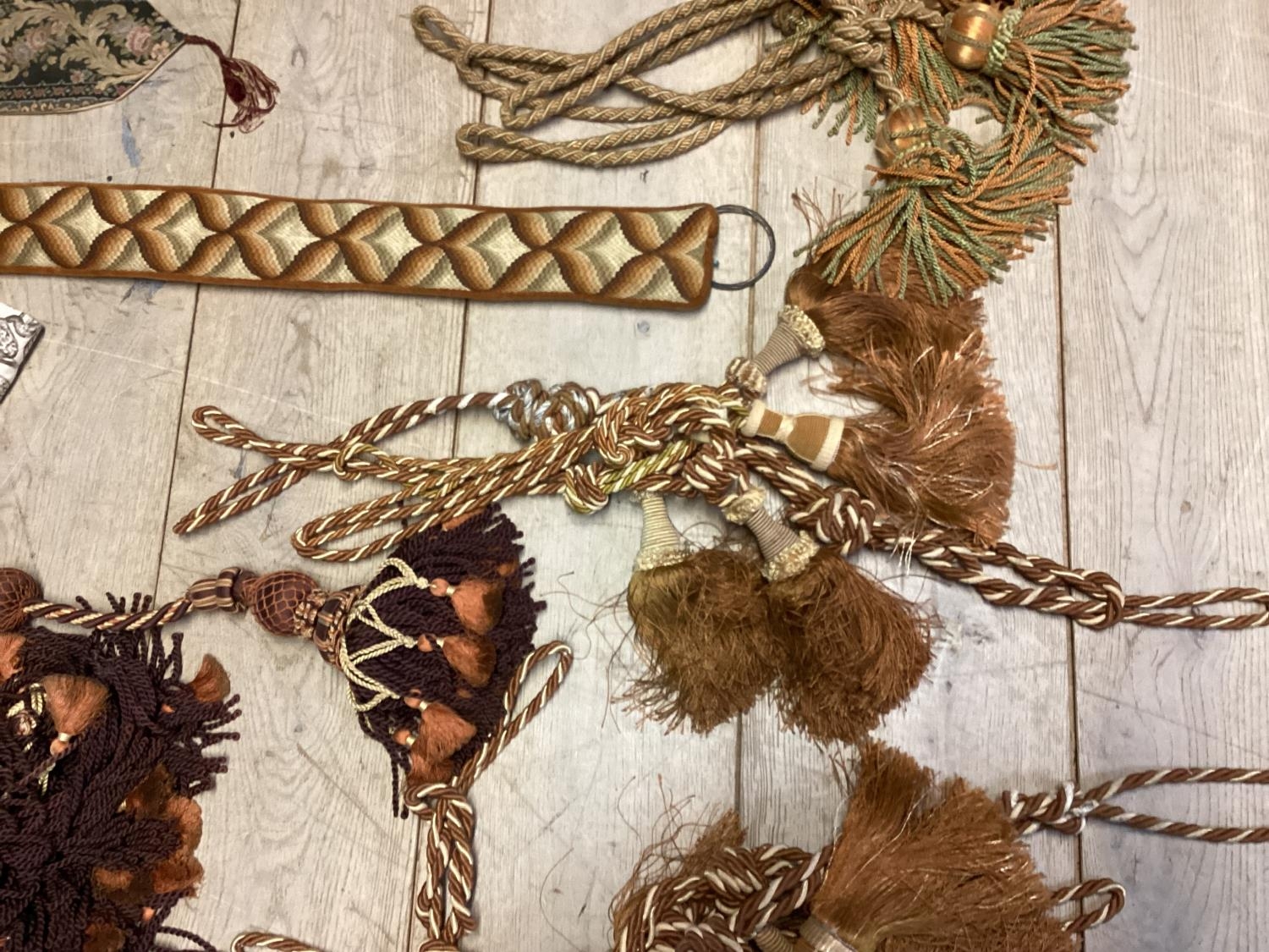 A quantity of rope and tassle curtain tie backs and five Victorian gilt metal mounted tapestry - Image 5 of 13