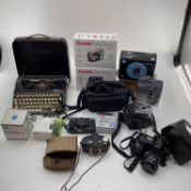 Quantity of vintage and modern miscl camera items, see all images