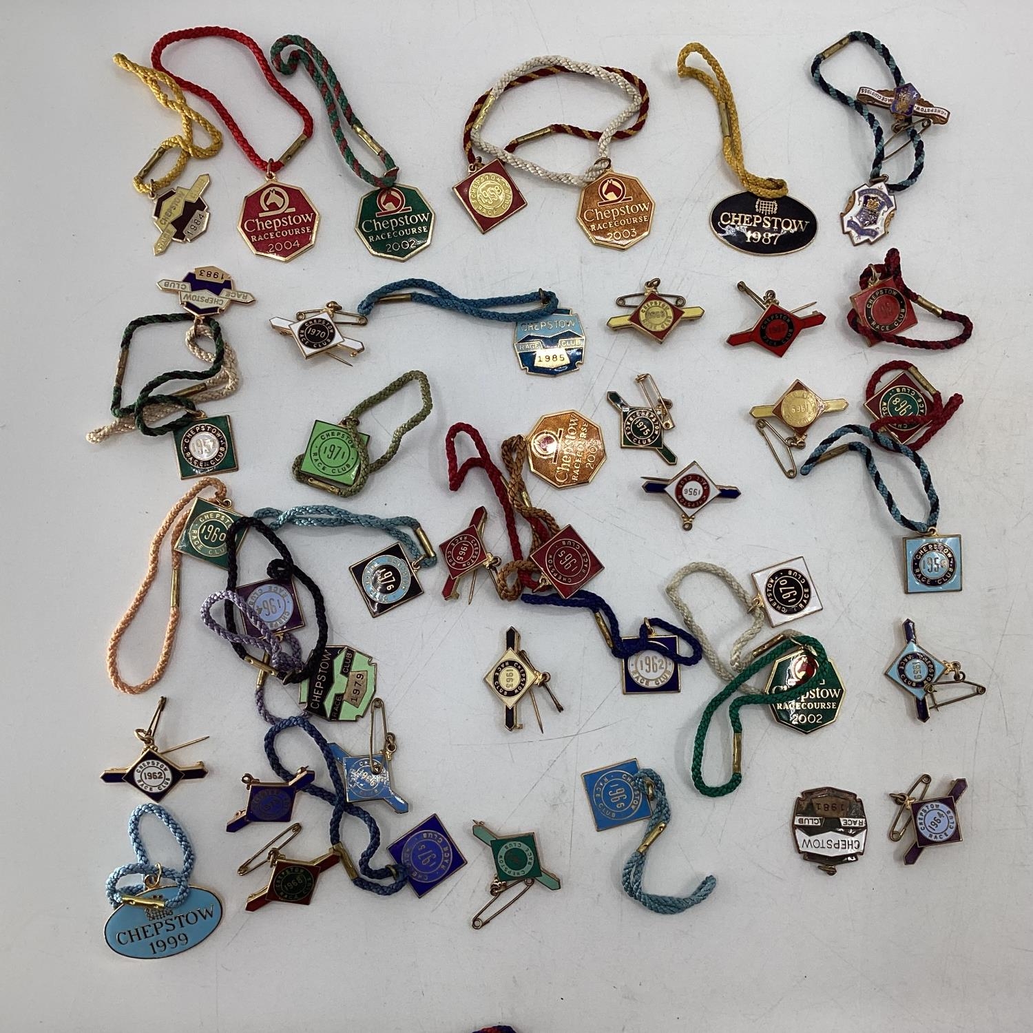 Collection of approx. 113 horse racing badges, Newbury 1961-79 (pendants and pins), Epsom 1965-71, - Image 8 of 8