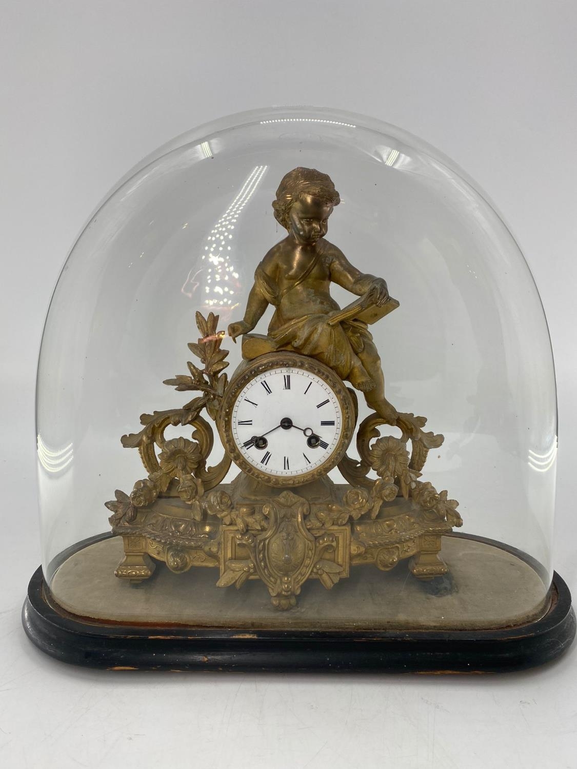 French gilt mantle clock, surmounted by Cherbub figure reading a book, in a glass dome - Image 2 of 5