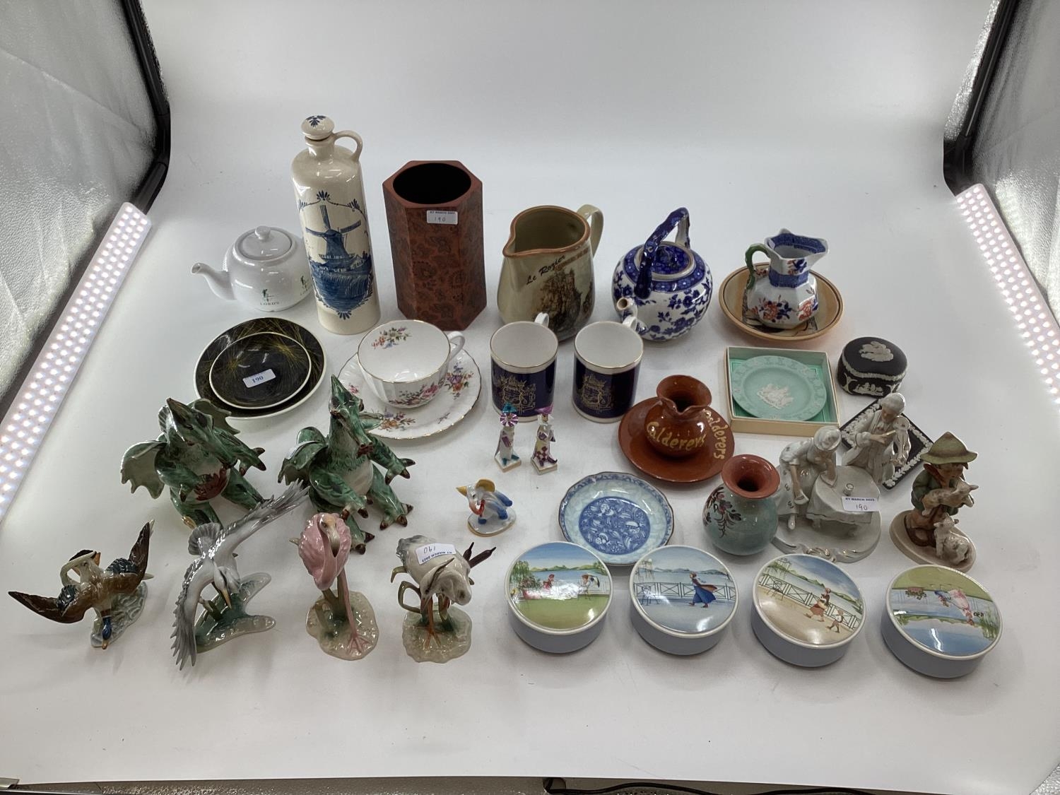 A collection of C20th British and European ceramics, items to include Royal Worcester, Torquay ware, - Image 2 of 32