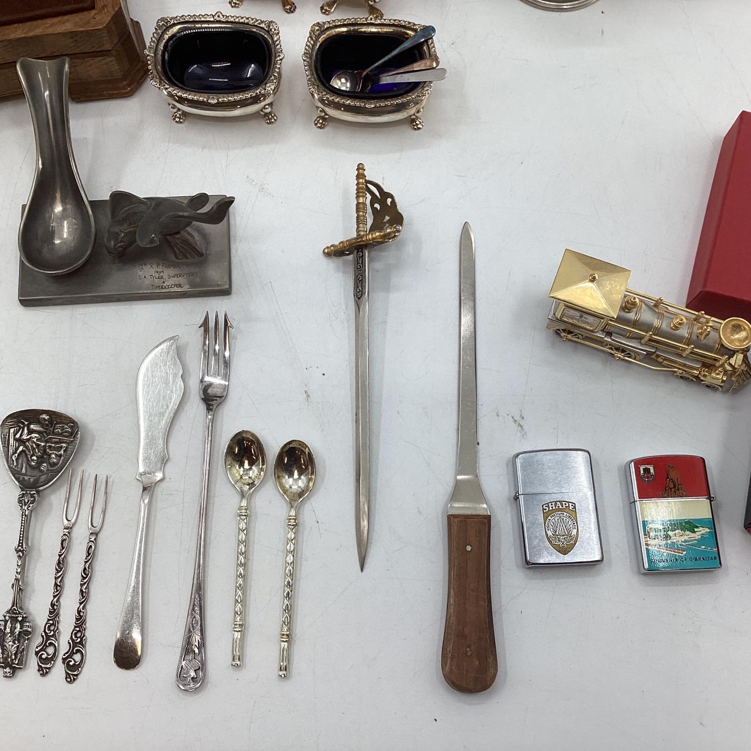 A collection of metalware to include an oak cased canteen of cutlery, candelabra, etc - Image 6 of 6